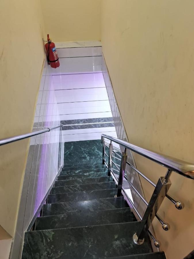 Sai Plaza, Chembur Pensión