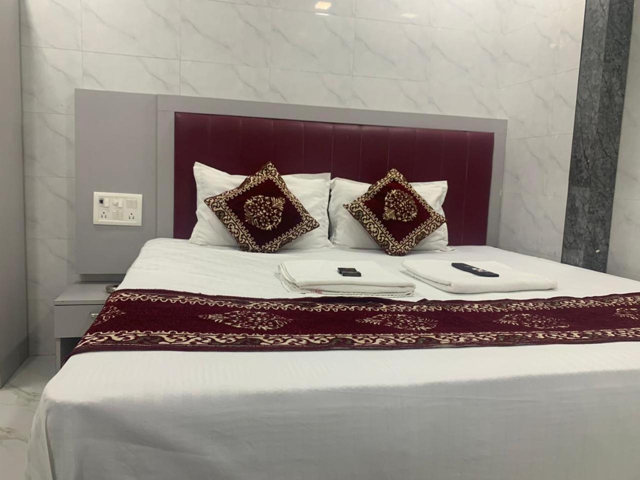 Sai Plaza, Chembur 2* Bombay